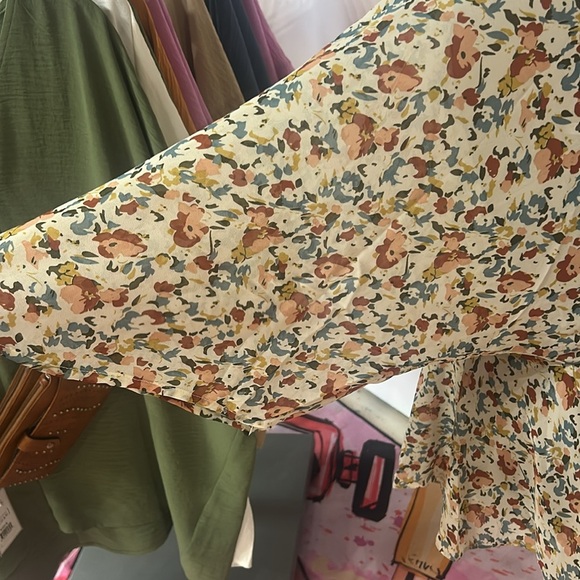 Multicolored Floral Chiffon V-Neck Top - Hayden - Picture 4 of 5